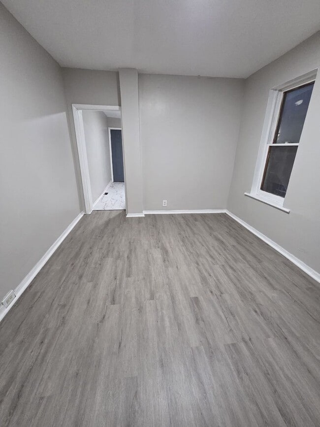 Building Photo - Beautiful, remodeled house come see it