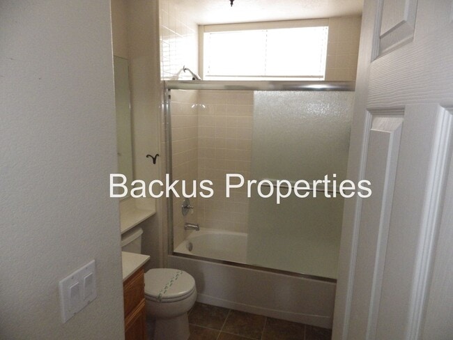 Foto del edificio - Wonderful Five Bedroom Home on Faulkner St...