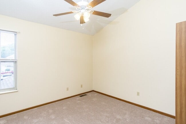 Building Photo - 2470 Wrens Dr S