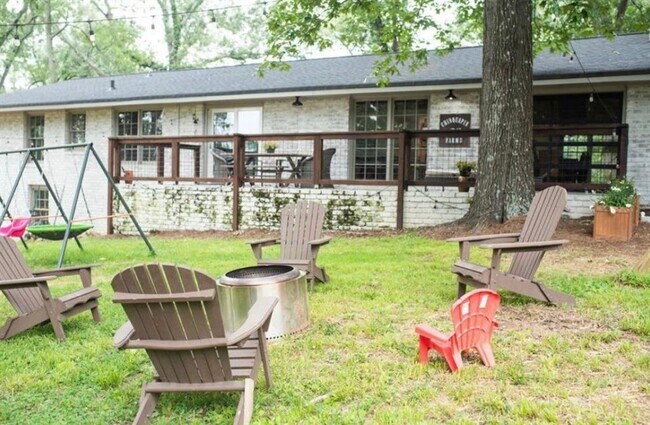 Foto del edificio - 728 S McCollum Dr