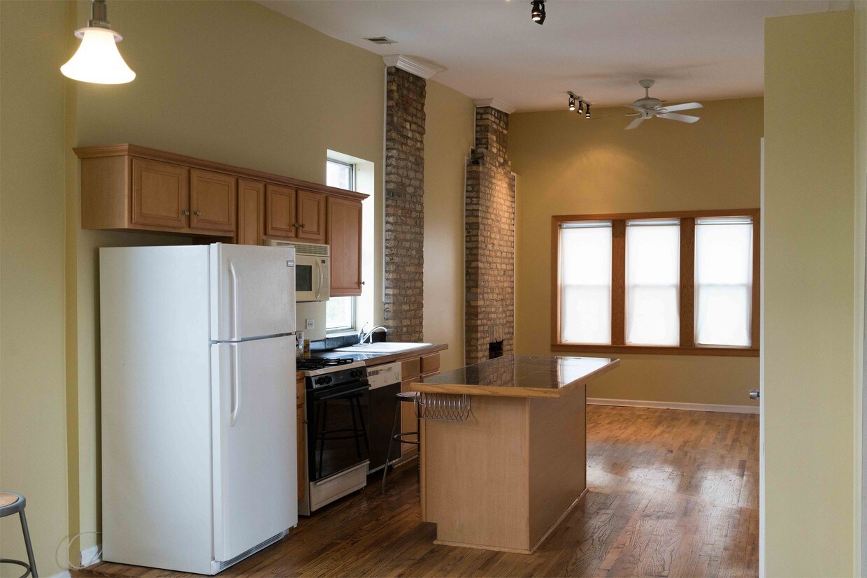 Primary Photo - 525 N Ashland Ave