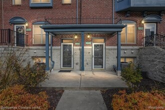 Building Photo - 2542 Woodward Ave