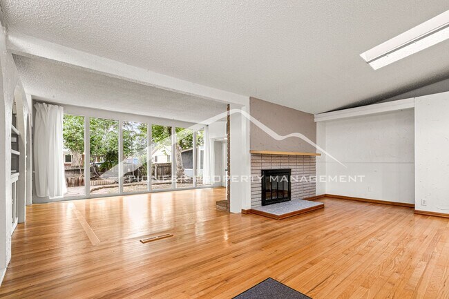 Building Photo - Spacious MidCentruy Modern Home in the Har...