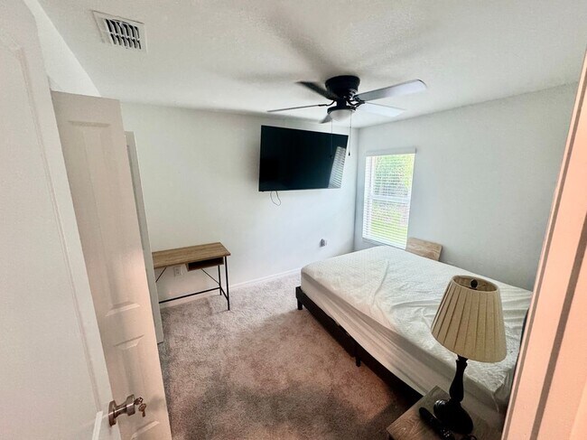 Foto del edificio - 1256 Birchcrest Blvd