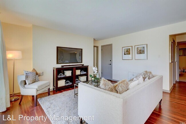 Building Photo - 3 br, 2 bath House - 5 Sausalito Blvd. Unit 1