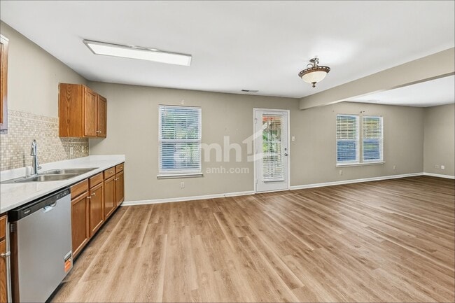 Building Photo - 1909 Southernwood Ln