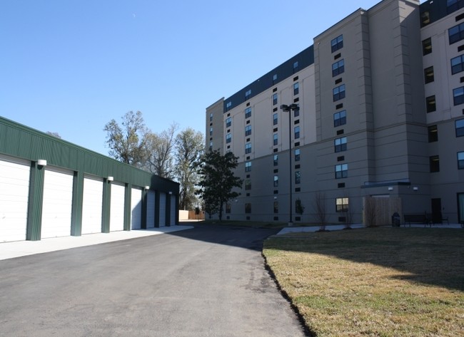 Foto del edificio - Garden Oaks Tower