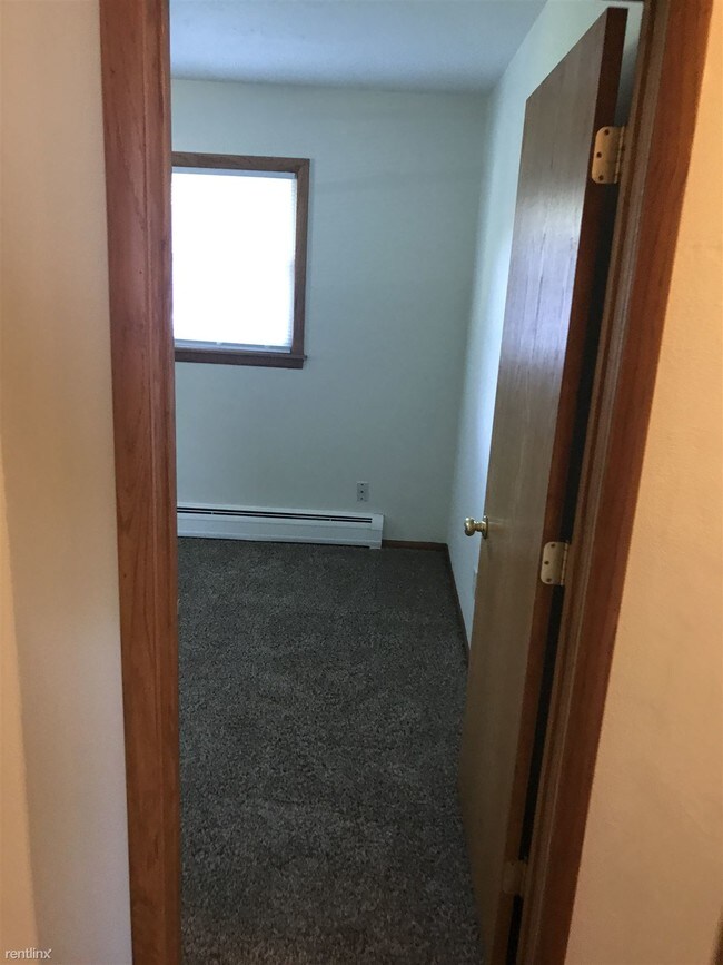 Building Photo - 3 br, 1 bath  - 1313 14th St S