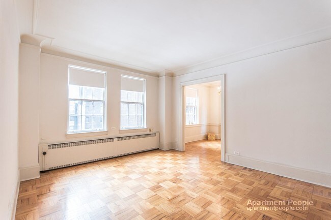 Foto del edificio - 3270 N LAKE SHORE Dr