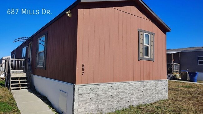 Building Photo - 687 W Mills Dr