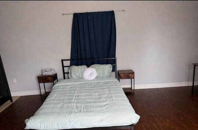 Foto del edificio - 13915 Archwood St