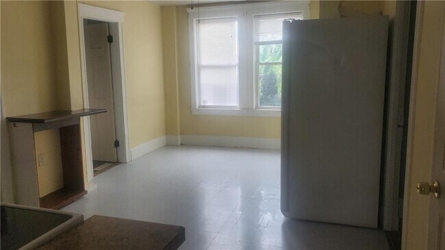 Building Photo - 604 Blackstone St