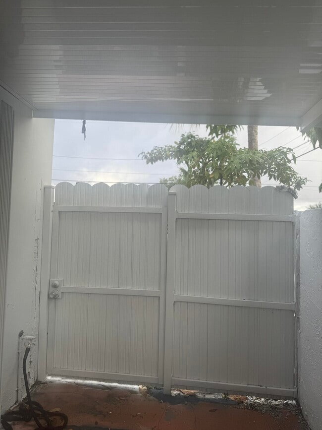 Foto del edificio - 3335 W 8th Ave