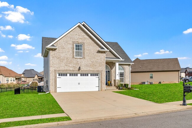 Building Photo - Pet Friendly Four Bedroom with Bonus!