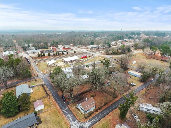 Building Photo - 5853 Maiden Ln