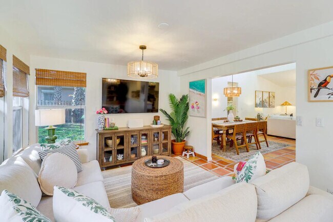 Foto del edificio - 113 Margarita Rd