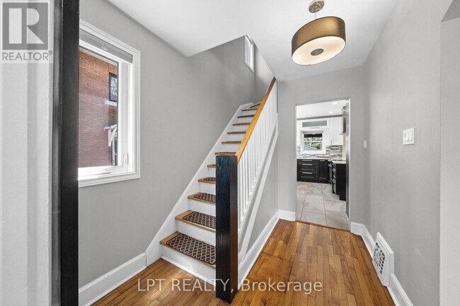 Photo du bâtiment - 126 Ave Blackburn