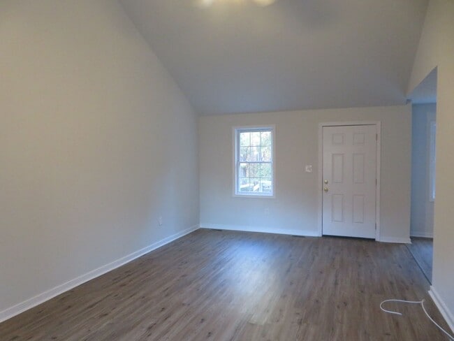 Building Photo - Dinwiddie VA