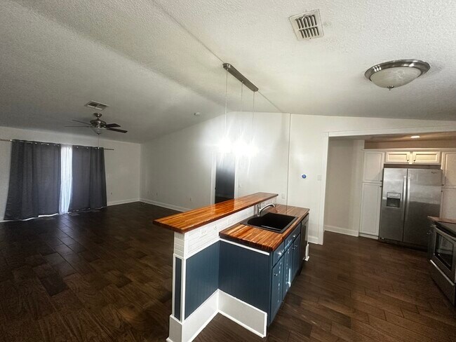 Foto del edificio - 3512 Stonefield Dr