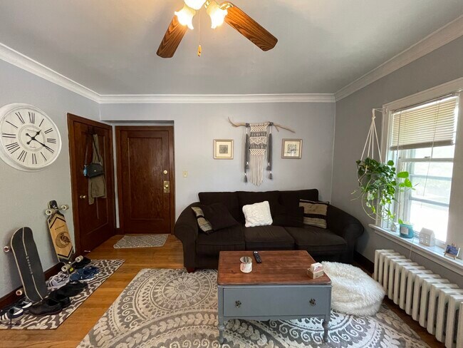 Foto del edificio - 3825 N Oakland Ave