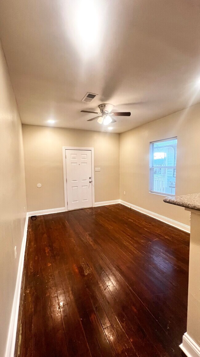 Sala de estar - 2483 Verbena St