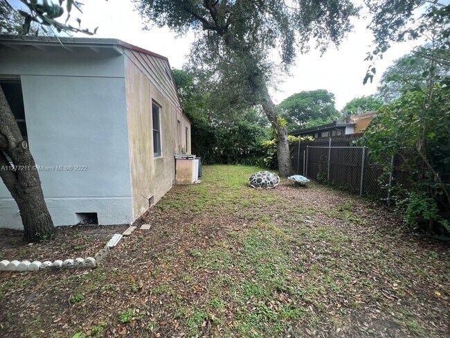 Foto del edificio - 8327 NE 2nd Ct