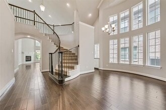 Building Photo - 4037 Hawthorne Dr