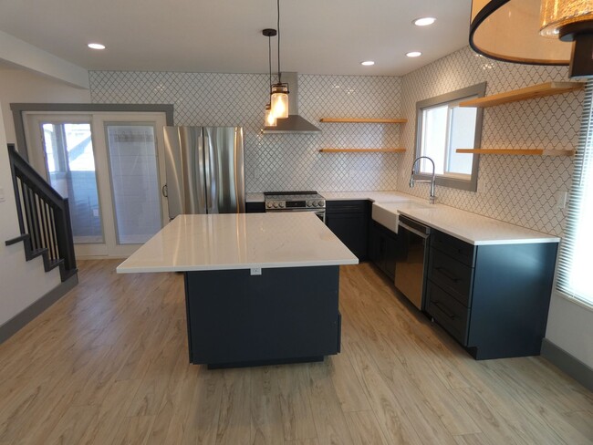Foto del edificio - 319 W 6th St
