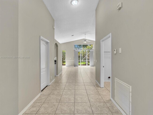 Foto del edificio - 6271 SW 195th Ave
