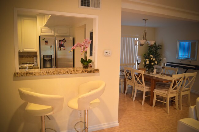Cocina y comedor - 5321 Coldwater Canyon Ave