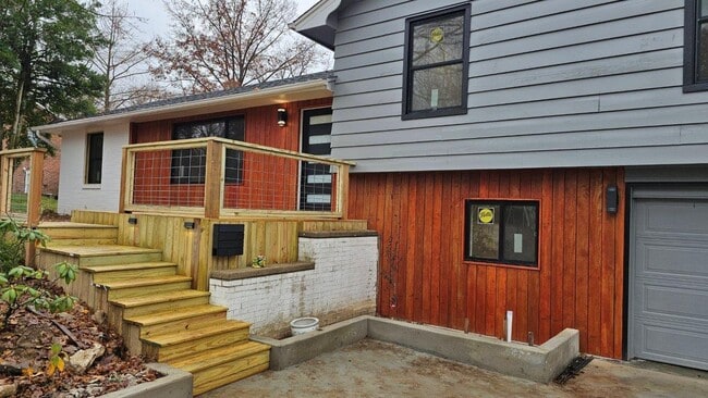 Building Photo - 2002 Woodlea Dr