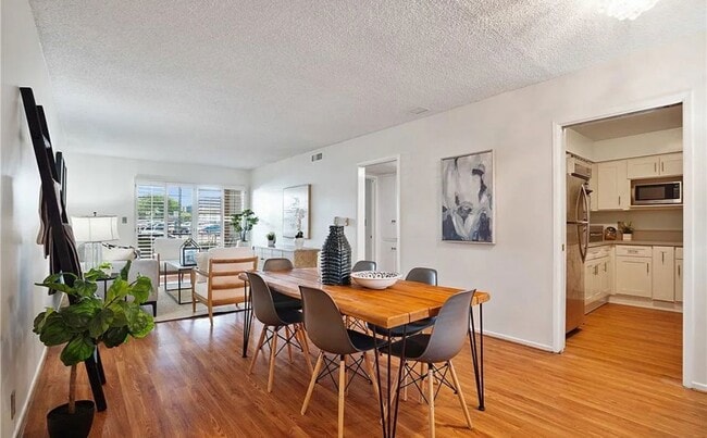 Building Photo - 215 N Kenwood St