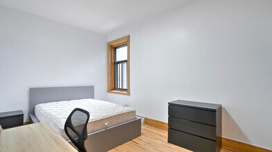 Building Photo - 4278 Rue Sherbrooke O