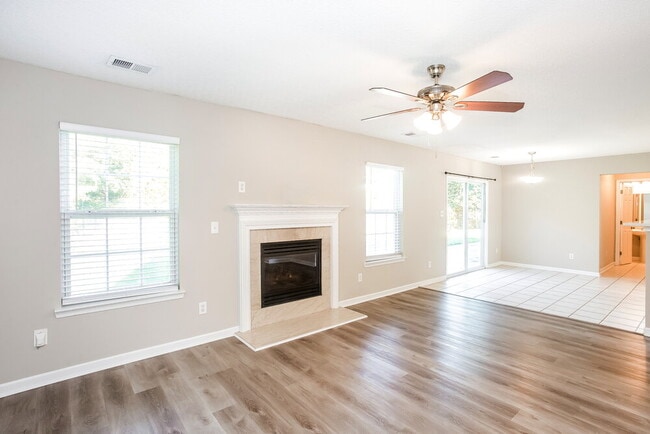 Building Photo - 9705 Avensong Crossing Dr