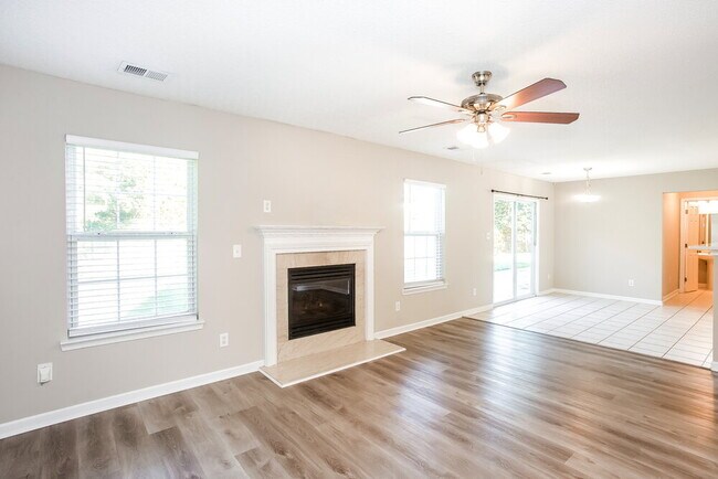 Foto del edificio - 9705 Avensong Crossing Dr