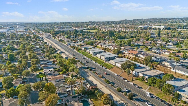 Foto del edificio - 1655 W Malvern Ave