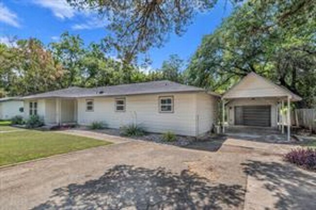 Foto del edificio - 4600 Cedar Mountain Dr