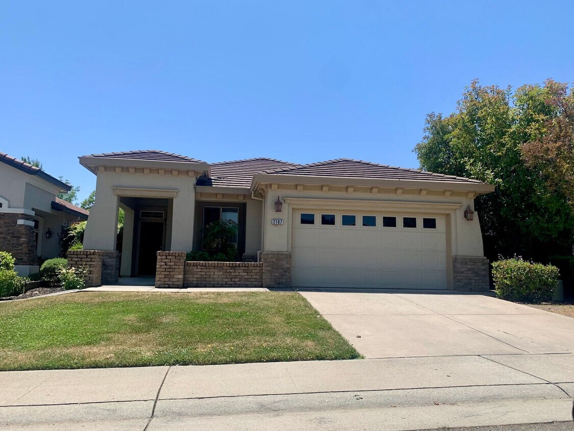 Primary Photo - 4 bedroom 2 bath Empire Ranch home