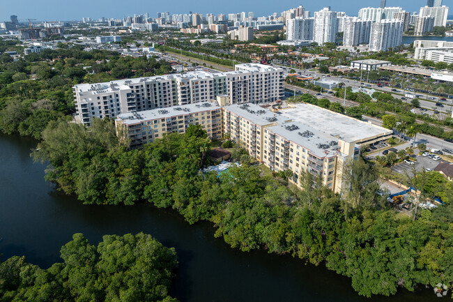 17890 W Dixie Hwy - Greynolds Park Club Condominiums
