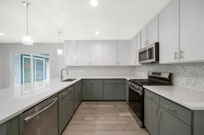 Building Photo - 9714 Hansford Dr