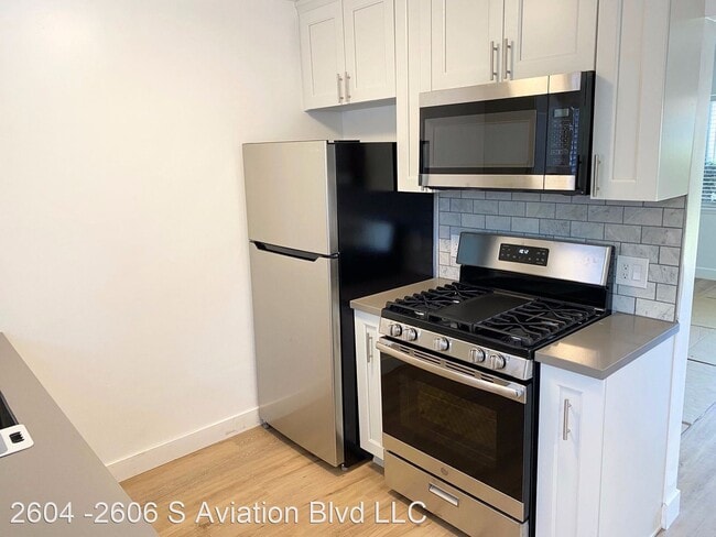 Building Photo - 2604-2606 S Aviation Blvd