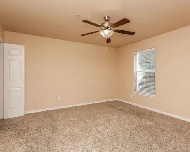 Interior Photo - Cimarron Court