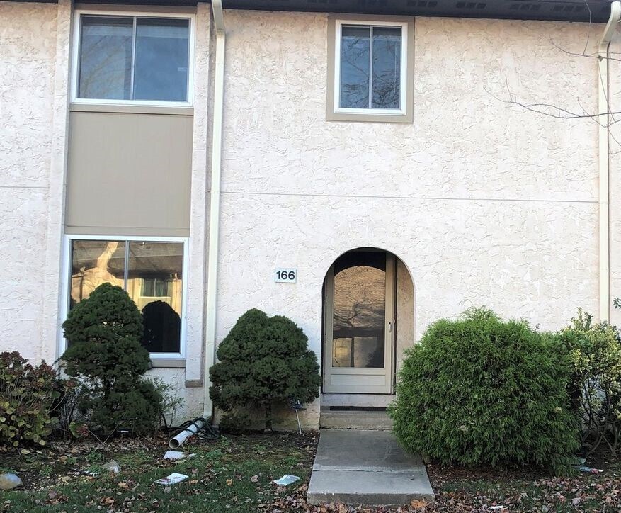 Foto principal - 166 Thoreau Dr