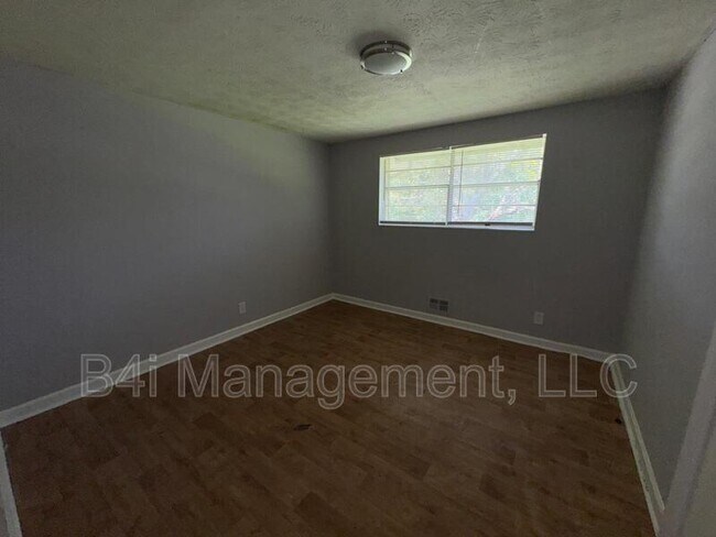 Foto del edificio - 6331 Garnet Dr