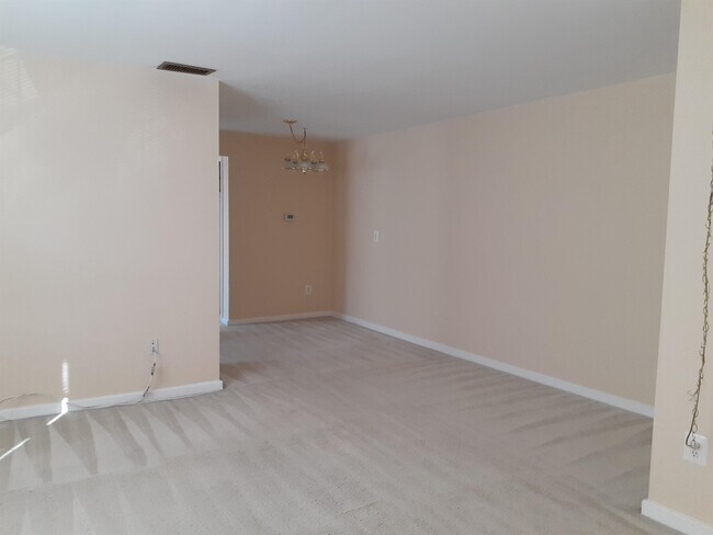 Building Photo - 806 S Arlington Mill Dr