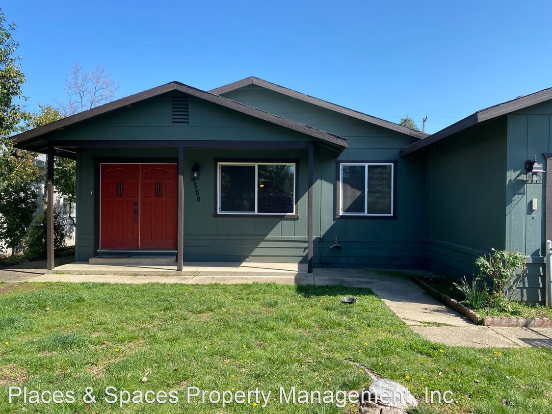 3 br, 2 bath House 4559 Cedars Road House Rental in Redding, CA