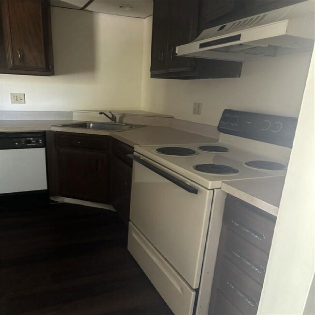 Foto del edificio - 2000 Country Club Apartment