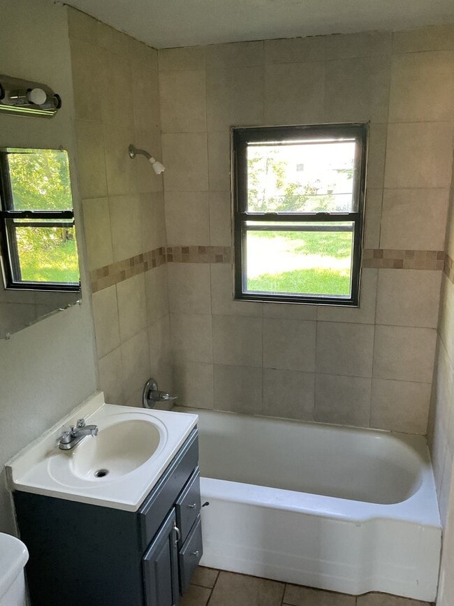 Building Photo - Cute updated home for rent