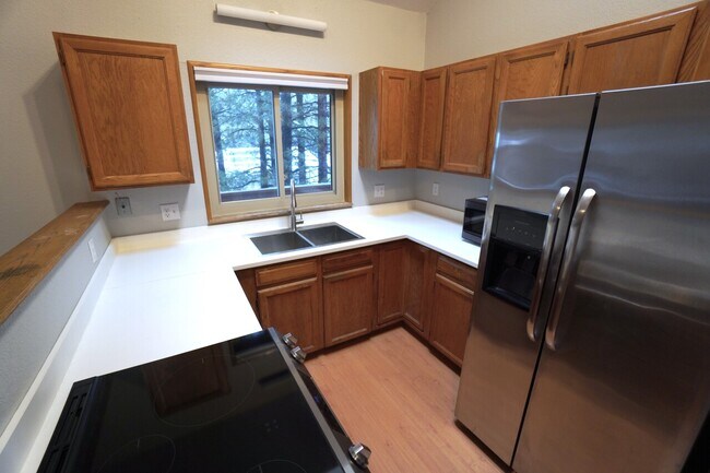 Building Photo - Canyon Terrace House