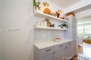 Building Photo - 2 br, 1 bath  - Marseille Deco Apts.